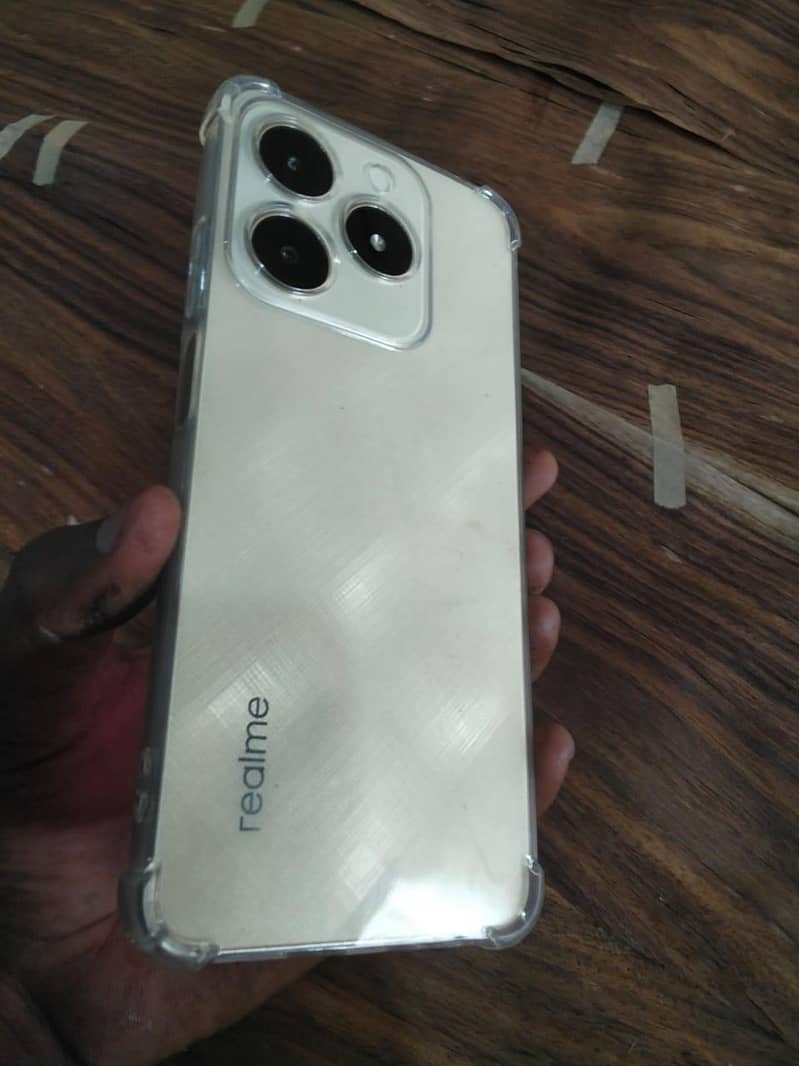 Realme C61 4