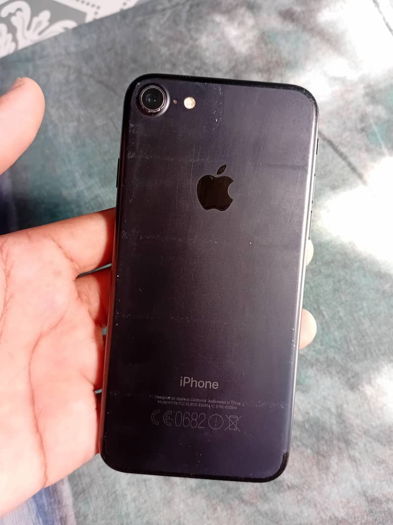 Apple iPhone 7 with box 0