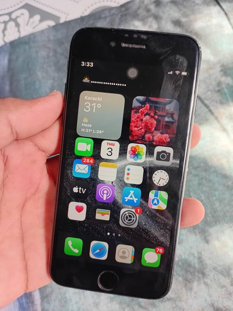 Apple iPhone 7 with box 1