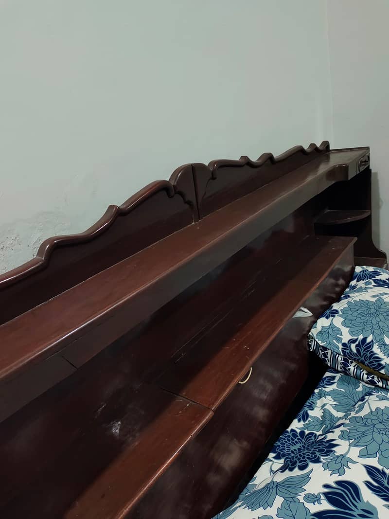 Solid King size bed with sides tables 4
