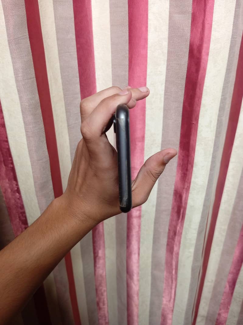 Apple iPhone 11 3