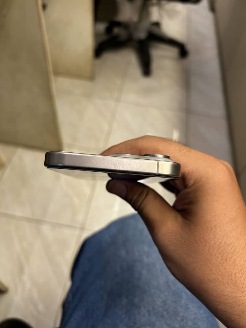 Apple iPhone 15 Pro Max 2