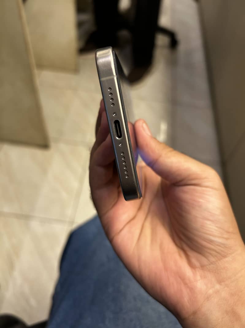 Apple iPhone 15 Pro Max 4