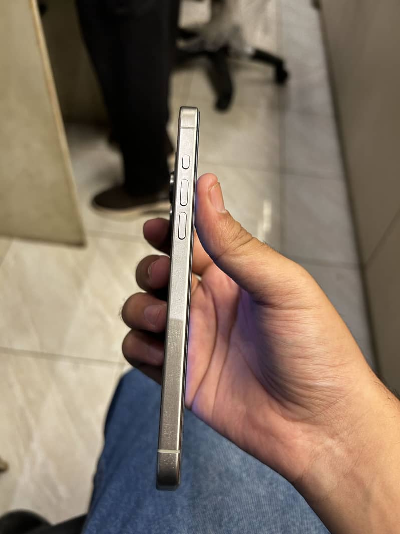 Apple iPhone 15 Pro Max 5