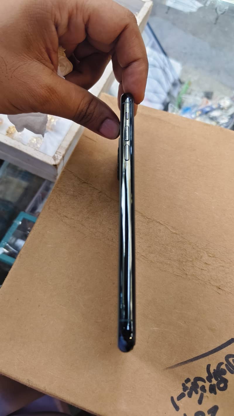 Apple iPhone 11 Pro Max 3