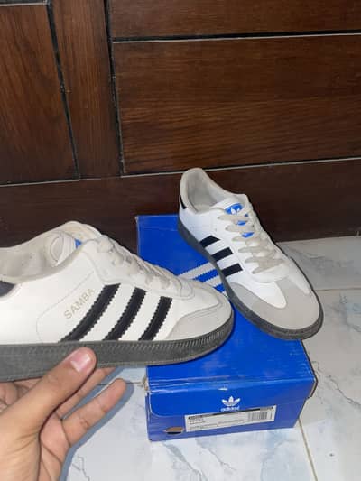 ADIDAS SAMBA TRENDY SNEAKERS
