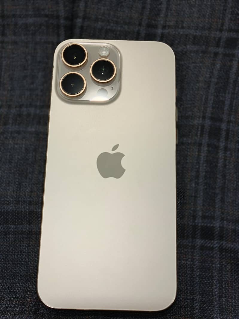 Apple iPhone 16 Pro Max 0