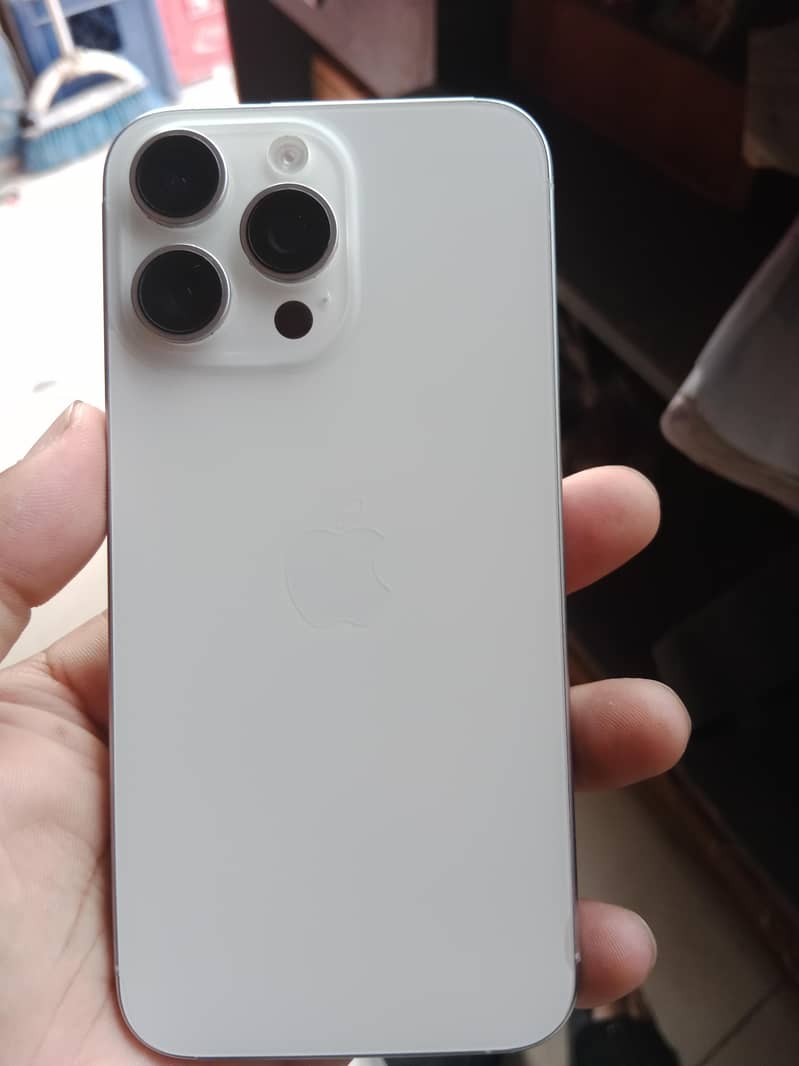 Apple iPhone 15 Pro Max 1