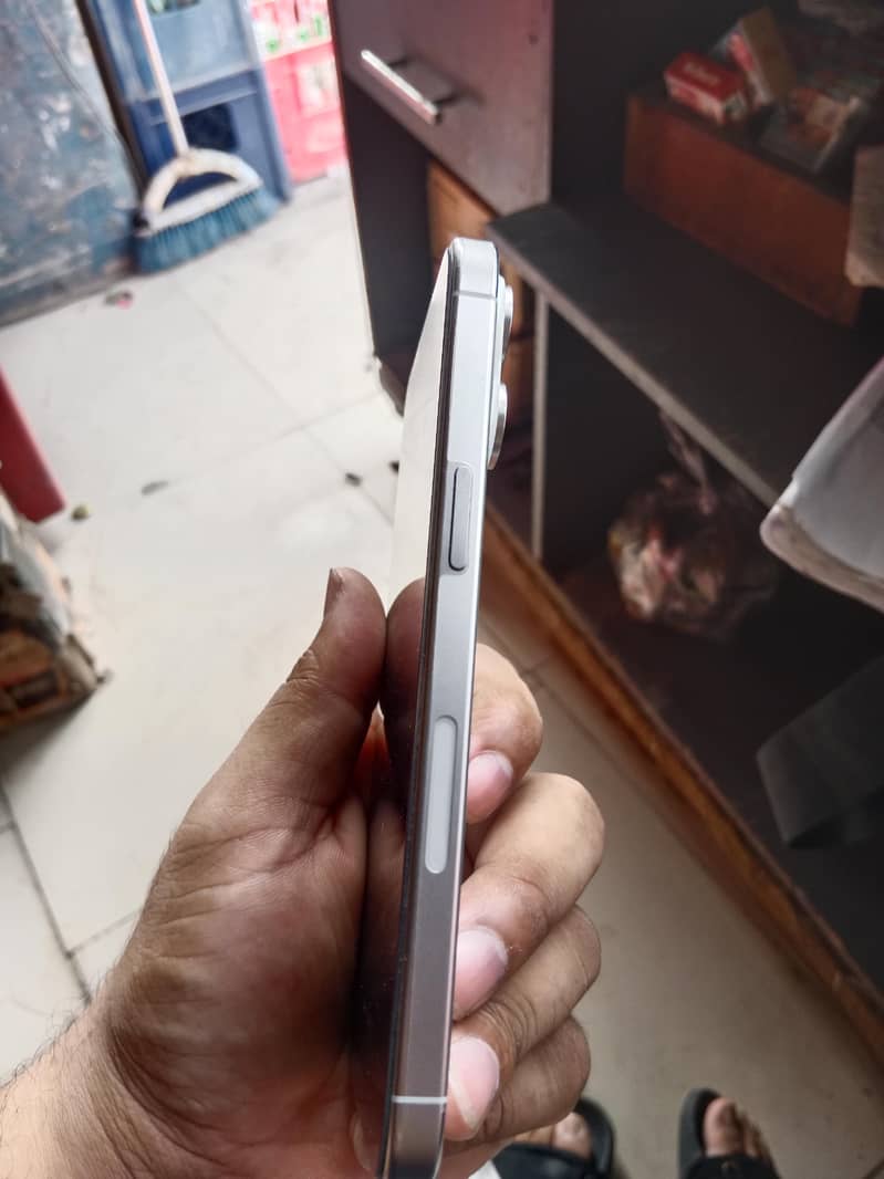 Apple iPhone 15 Pro Max 2