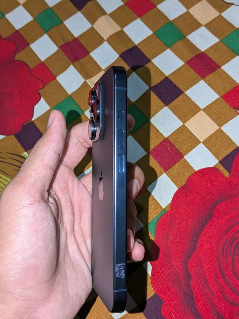 Apple iPhone 15 Pro 2