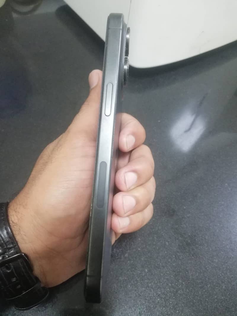 Apple iPhone 15 Pro Max 2