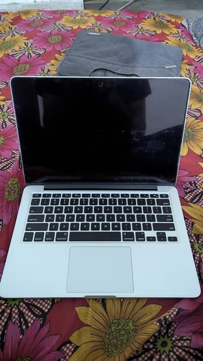 Selling my2014 13-inch Retina MacBookPro (Model A1502) (Board is dead)