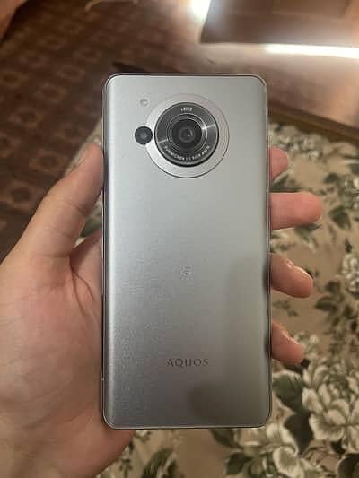 Sharp Aquos Sense7 0