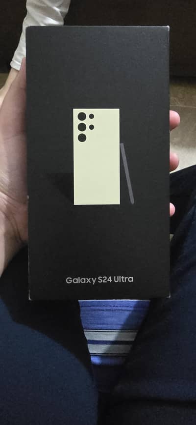 Samsung Mobile S24 Ultra with box!!