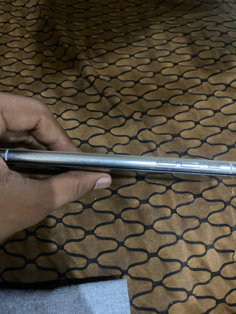Apple iPhone 11 Pro Max 2