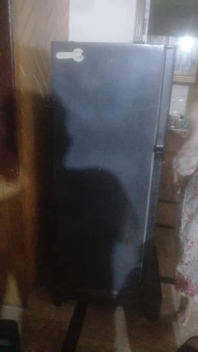 Dawlence fridge urgently for sale