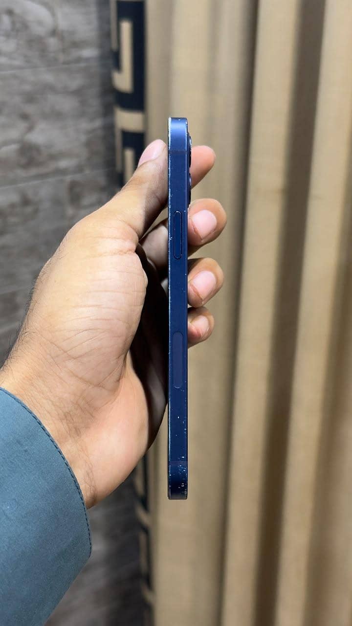 Apple iPhone 12 1