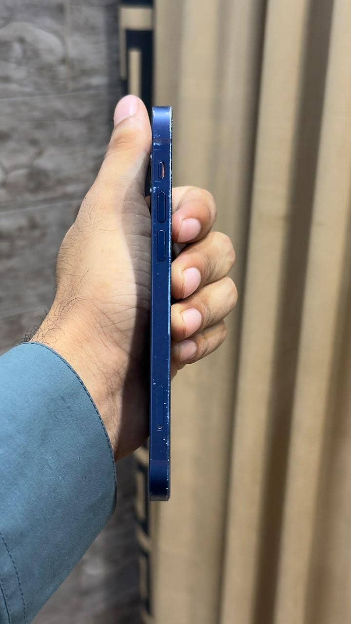 Apple iPhone 12 2