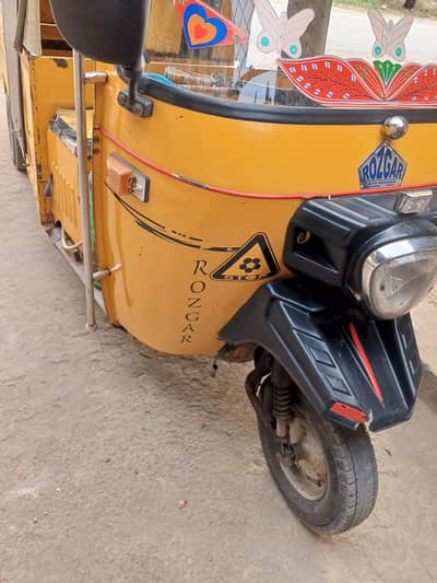ROZGAR 9 Seater Rickshaw For Sale