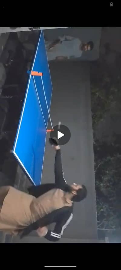 *Table Tennis Table - Like New + 2 Rackets + Auto Rolling Net* Free