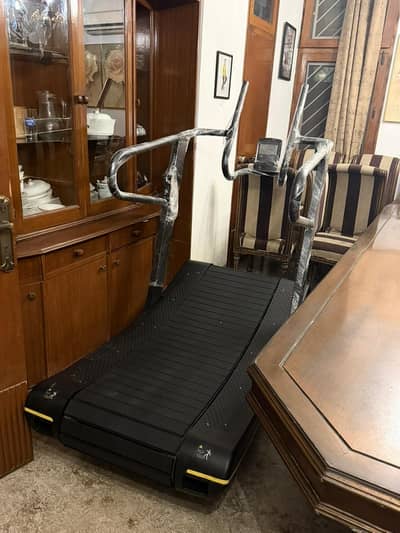 curved manual treadmill
