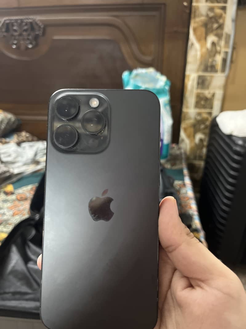 Apple iPhone 15 Pro Max 2