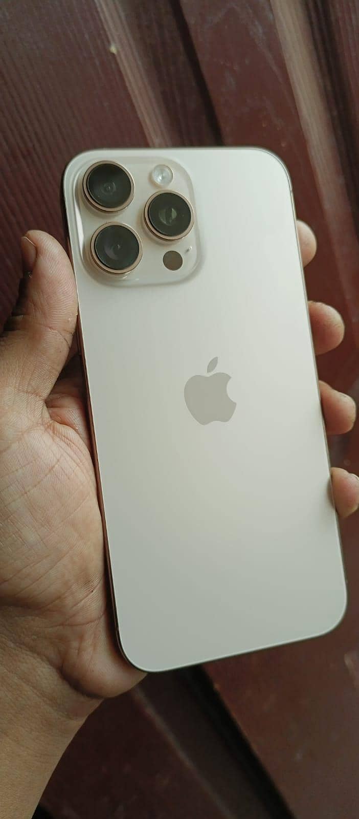 Apple iPhone 16 Pro Max 8