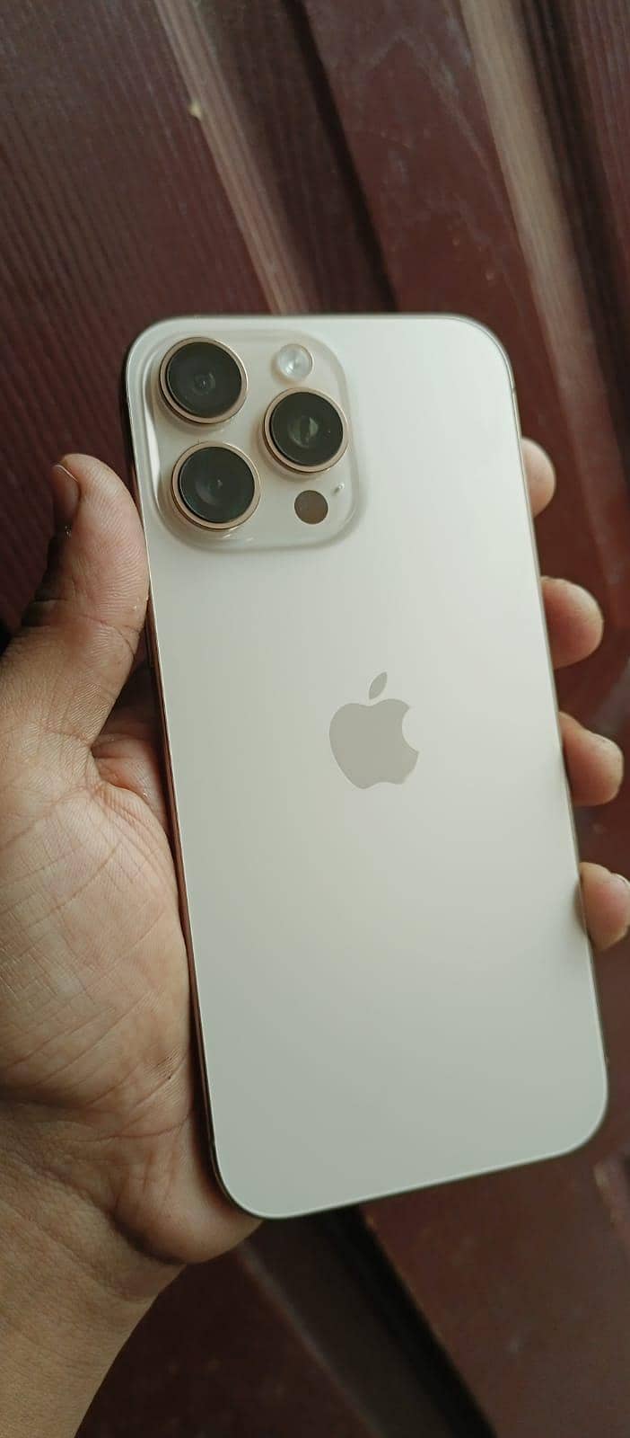 Apple iPhone 16 Pro Max 9