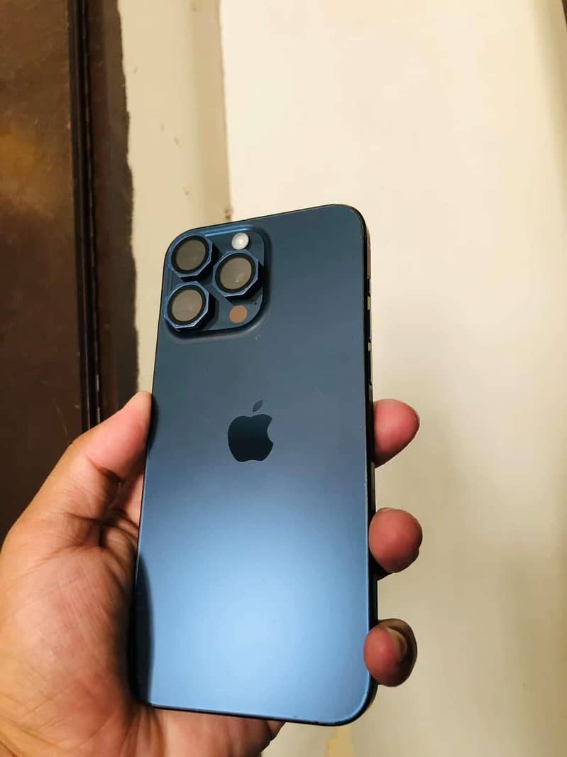 Apple iPhone 15 Pro Max 0