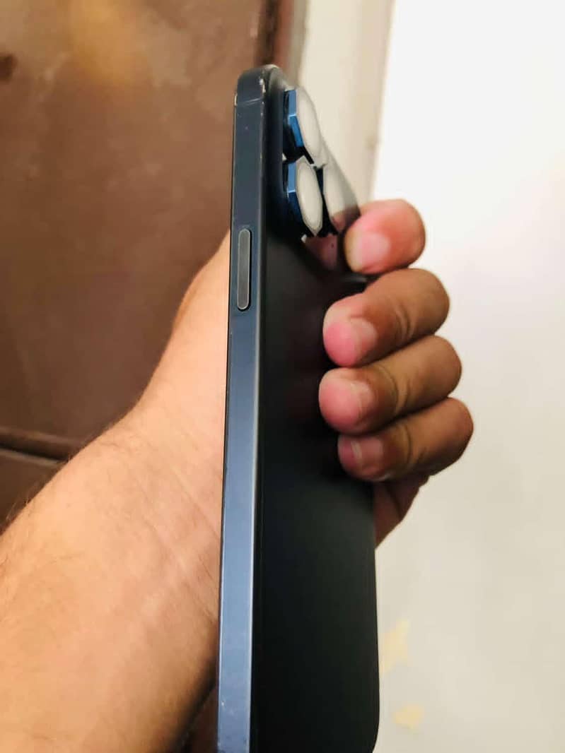 Apple iPhone 15 Pro Max 5
