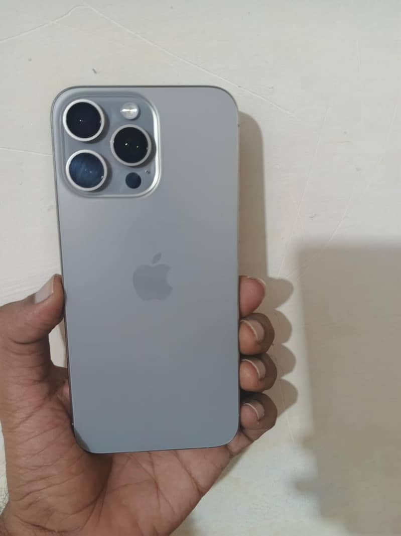 Apple iPhone 15 Pro Max 2