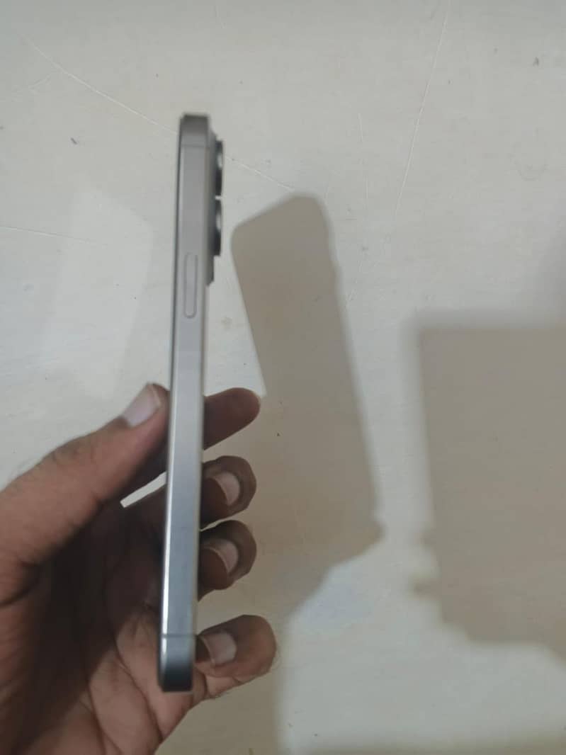 Apple iPhone 15 Pro Max 3