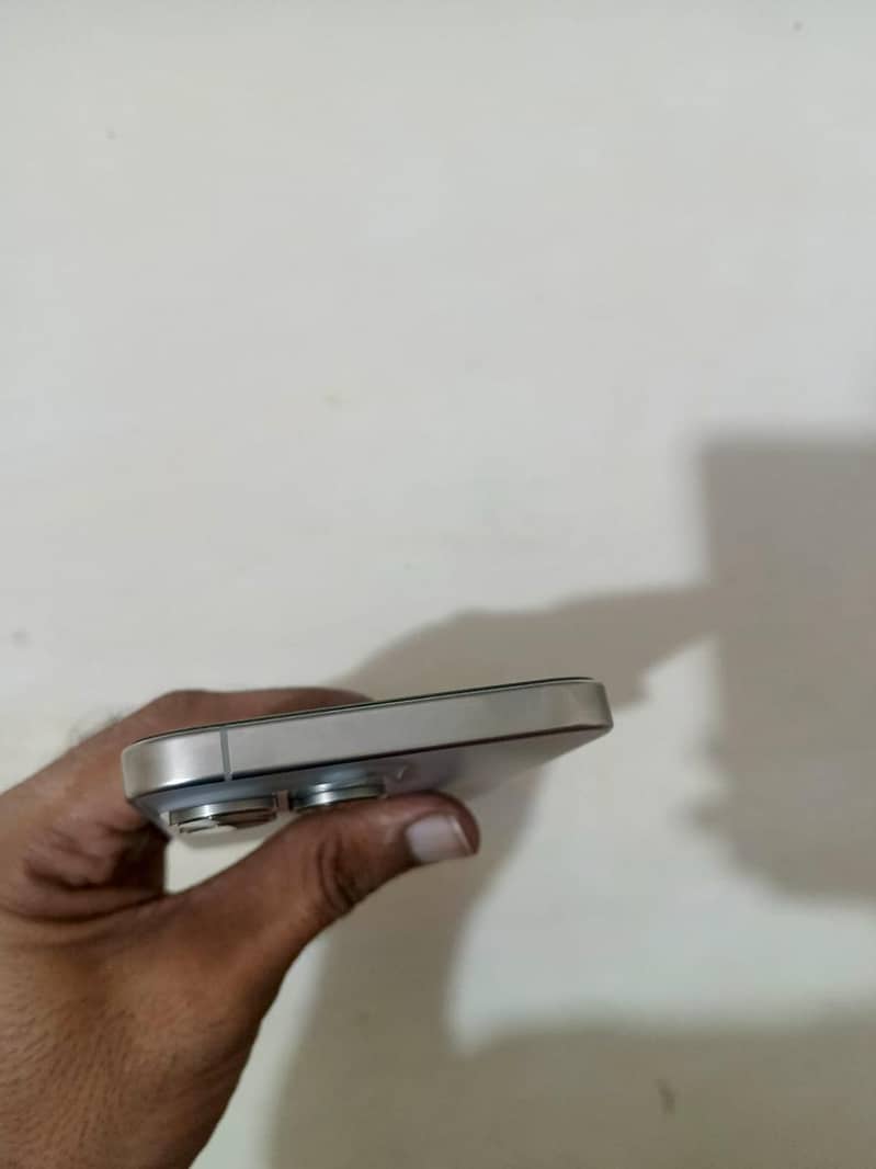 Apple iPhone 15 Pro Max 5