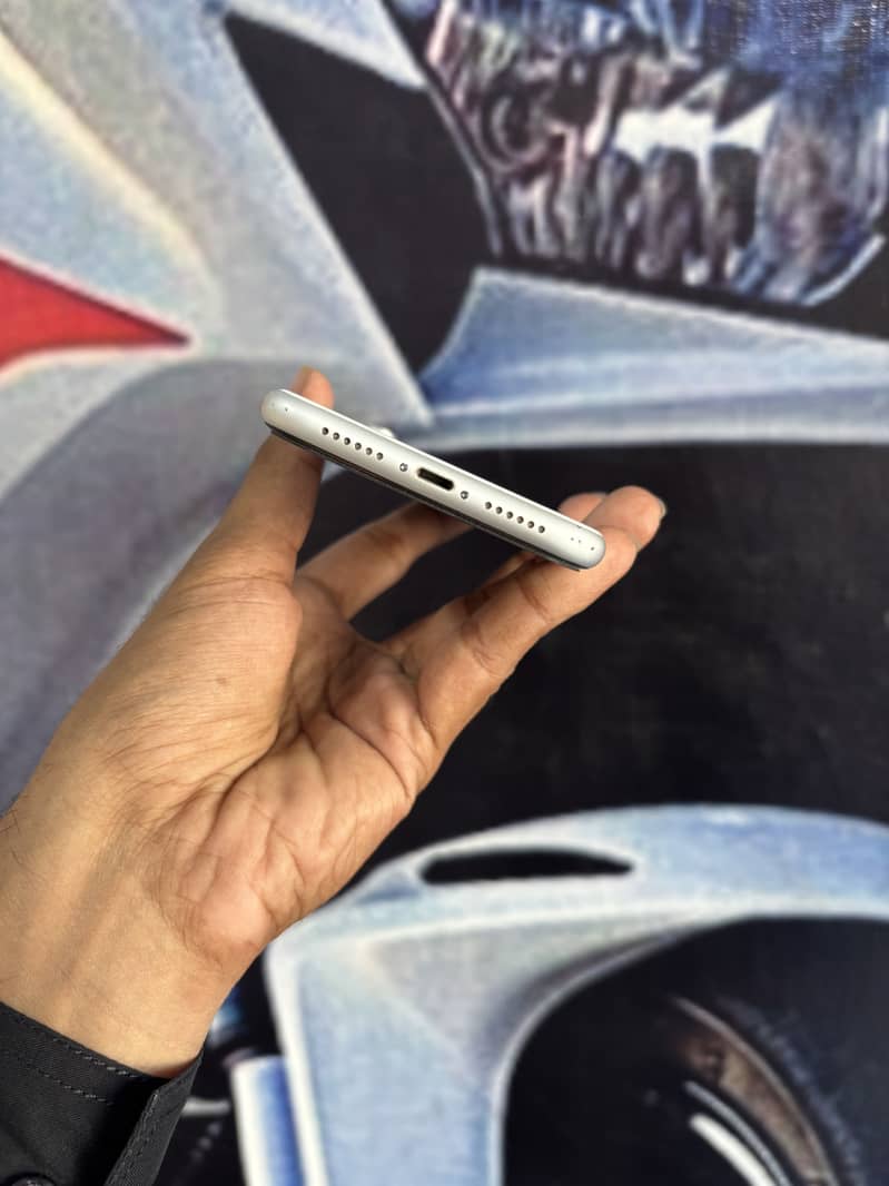Apple iPhone XR 4