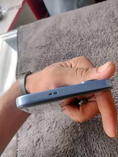 Infinix hot6i 10/9 condition 6+128 GB with charger