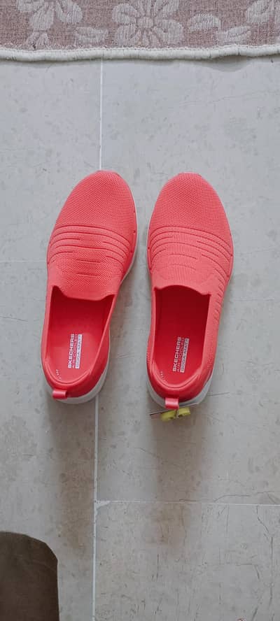 SKECHERS SHOES