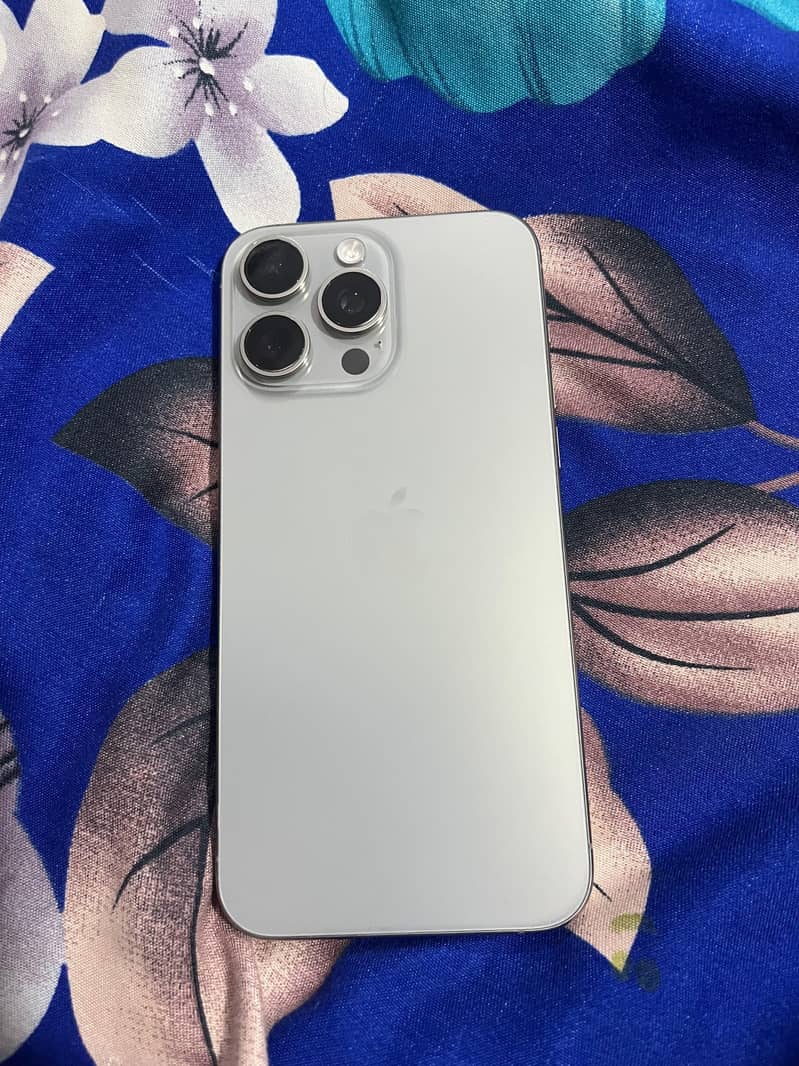 Apple iPhone 15 Pro Max 3