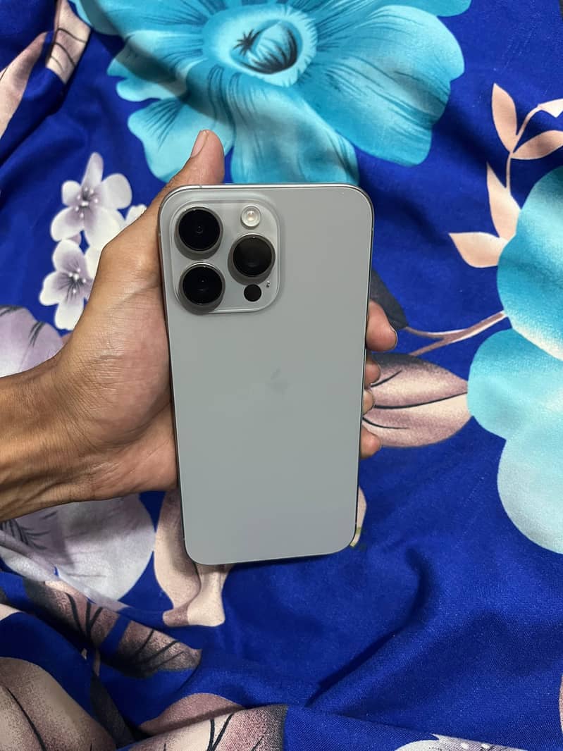 Apple iPhone 15 Pro Max 4