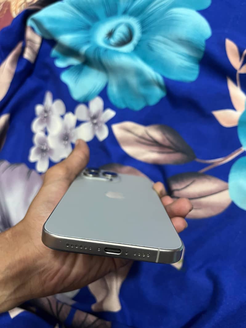 Apple iPhone 15 Pro Max 5
