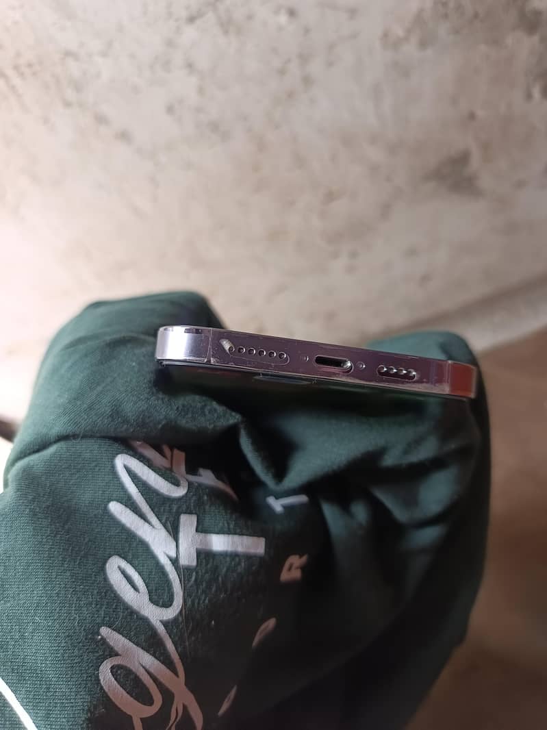 Apple iPhone 14 Pro Max 6