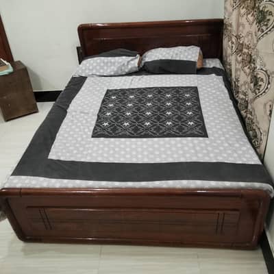 good quality wood bed without metress