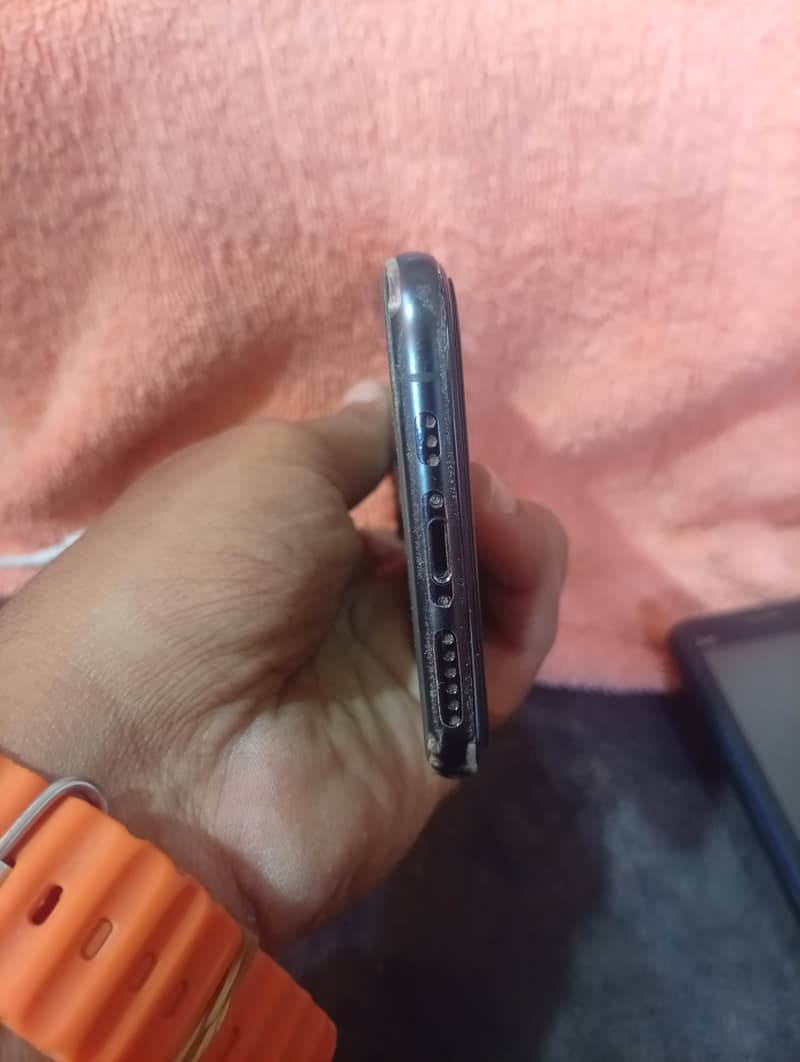 Apple iPhone 11 Pro Max 2