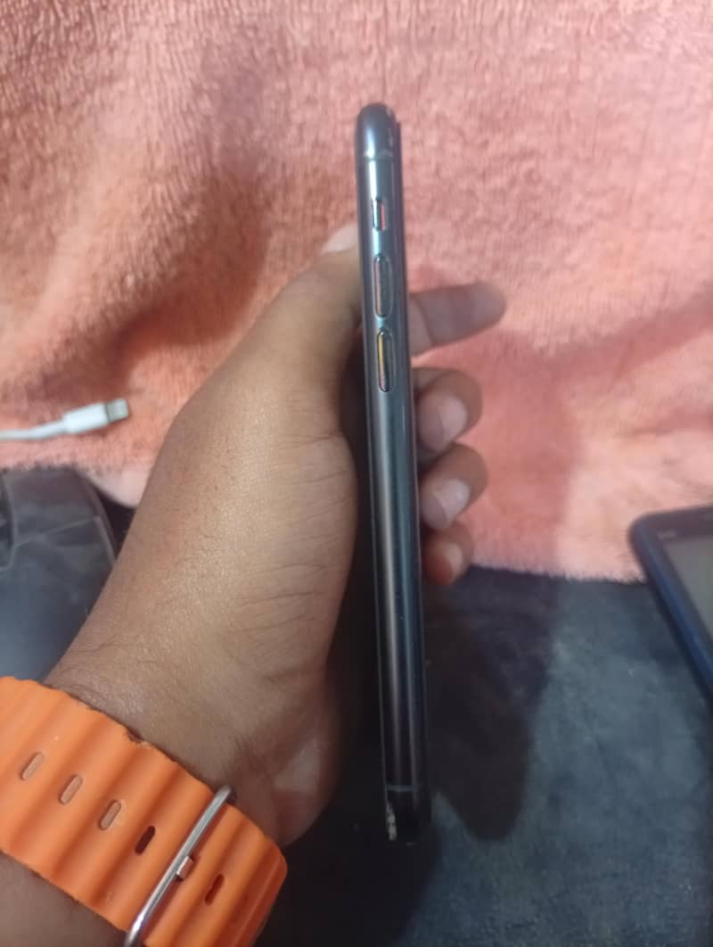 Apple iPhone 11 Pro Max 3
