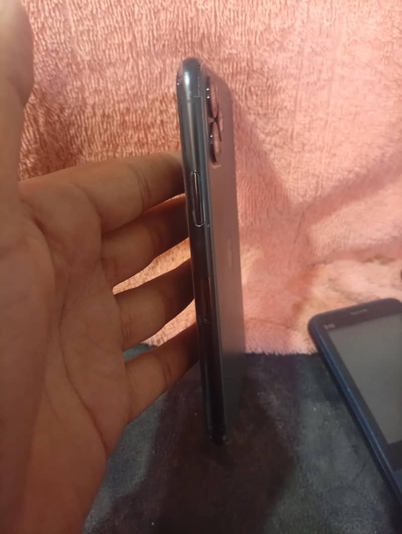 Apple iPhone 11 Pro Max 4