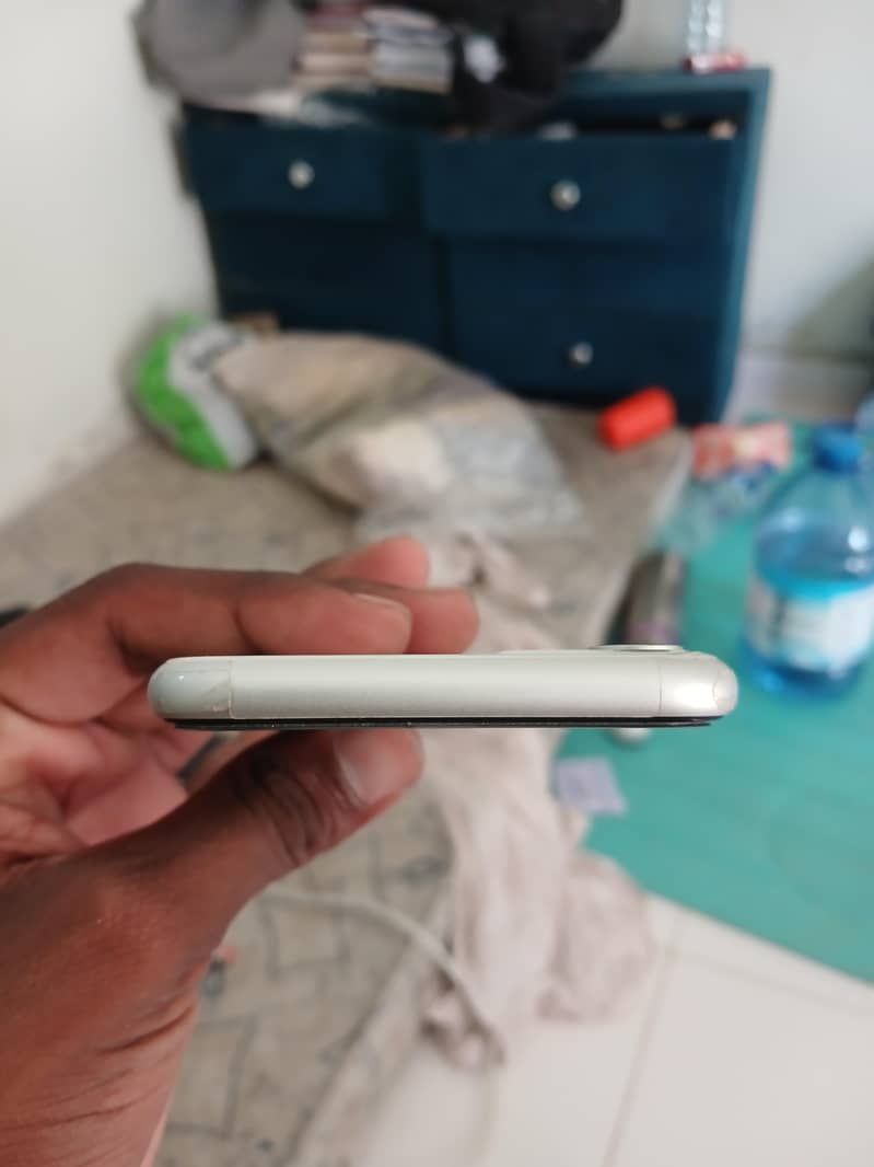 Apple iPhone 11 3