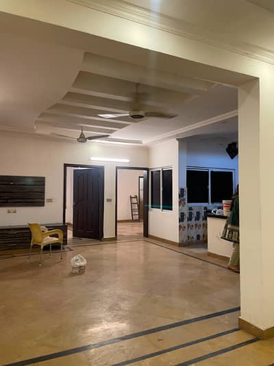 8 Marla Loer Porshion Tile Flloring Without Oner Good Location