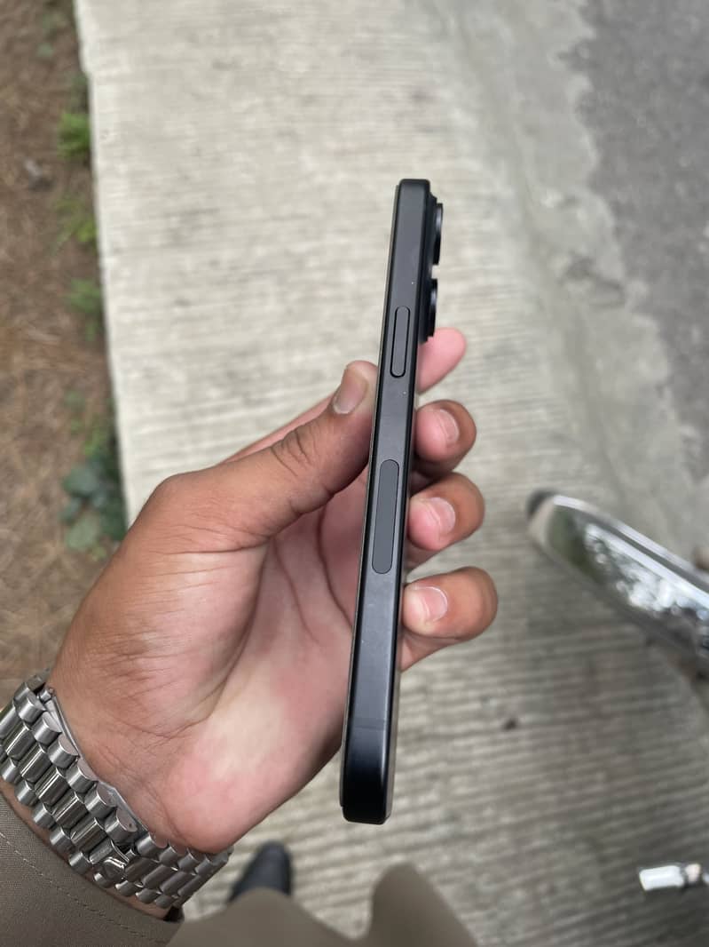 Apple iPhone 15 4