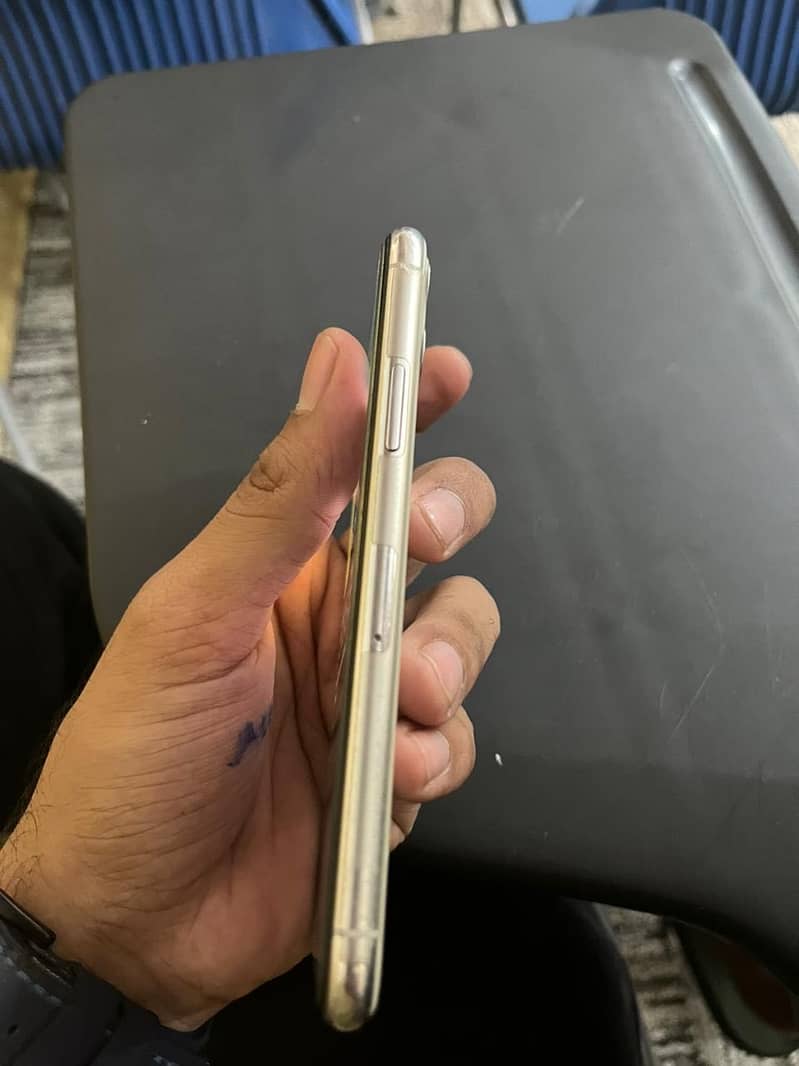 Apple iPhone 11 Pro 1