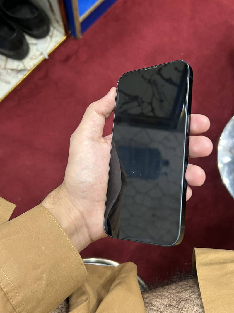 Apple iPhone 13 jv 1
