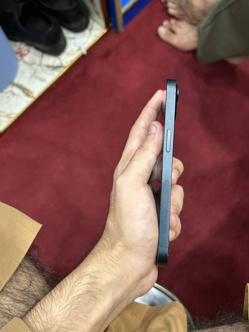 Apple iPhone 13 jv 3